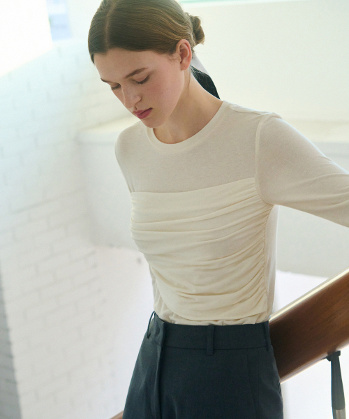 드로우핏 우먼() 셔링 드레이프 롱 슬리브 티셔츠 [IVORY] 상품 이미지