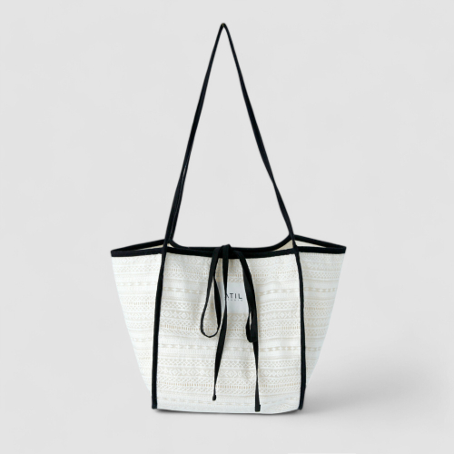 Embroidered lace double canvas shoulder bag _ [Black]