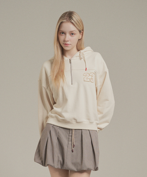23 zip-up -