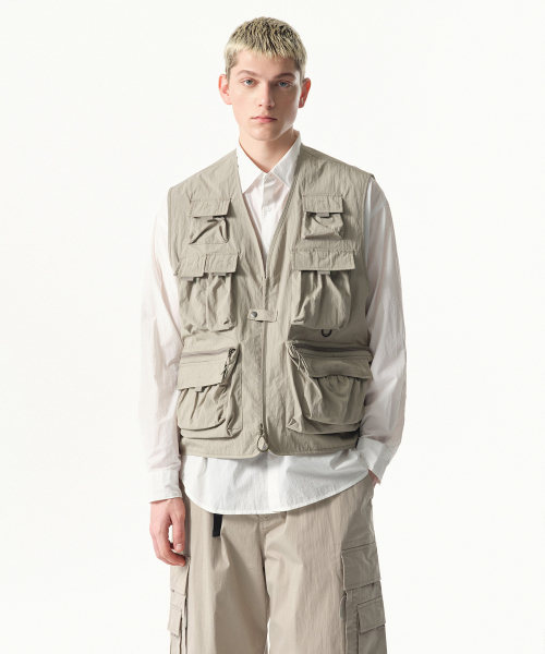[ ] жилет [grey beige]