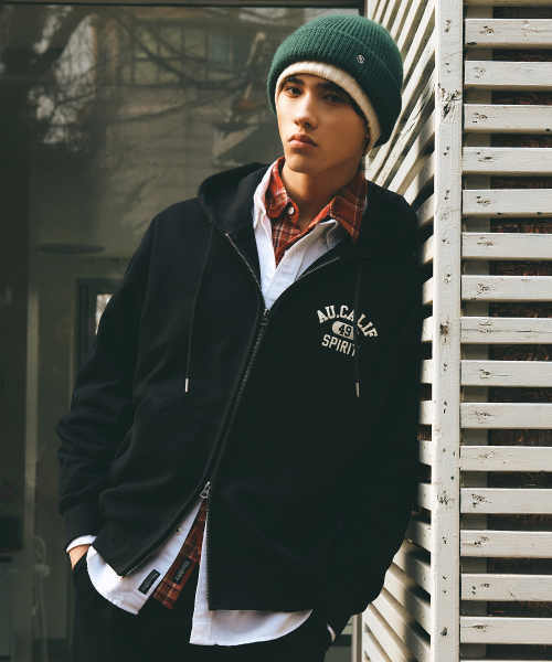 【韓国WHO.A.U フーアーユー】Varsity Logo Sweatshirt Varsity Logo Sweatshirt - 후아유닷컴