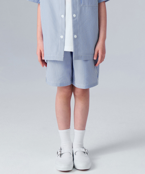 무신사 스탠다드 키즈() 스트라이프 와이드 시어서커 밴딩 쇼츠 [네이비 스트라이프] 상품 이미지