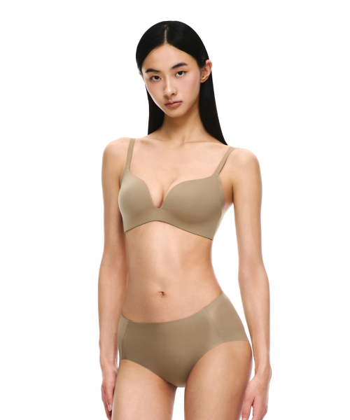 티셔츠 브라 볼륨
