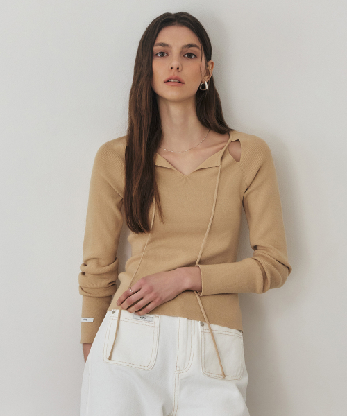 Трикотажный топ с бретелью-халтер и вырезами LIGHT BEIGE