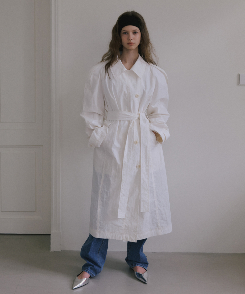 SIGNATURE VOLUME SLEEVE TRENCH COAT_WHITE