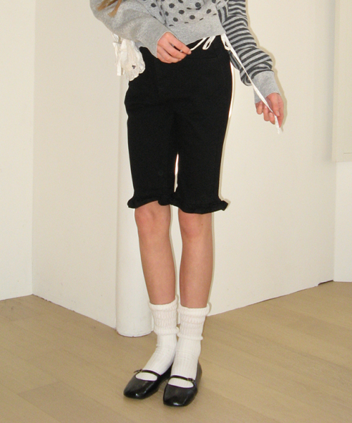 FRILL SHORT BIKER PANTS BLACK
