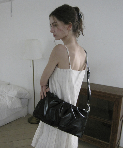 Dumpling Midium Cross Bag / Black