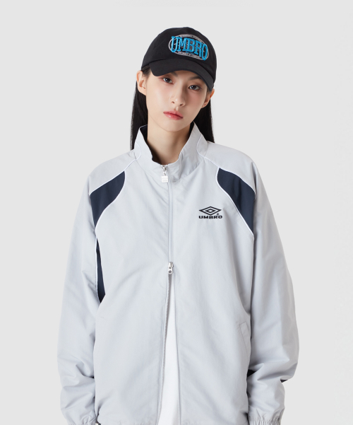 엄브로() 엔지니어드(Engineered) 스탠넥 웜업 자켓 라이트 그레이(UQ121CJK25) 상품 이미지