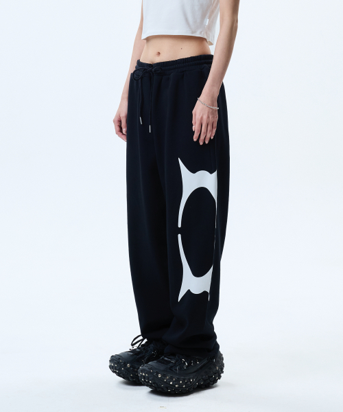 CRITIC★韓国大人気★男女兼用★OG WORMHOLE LOGO PANTS 크리틱(CRITIC) OG WORMHOLE LOGO PANTS BLACK - 사이즈 & 후기