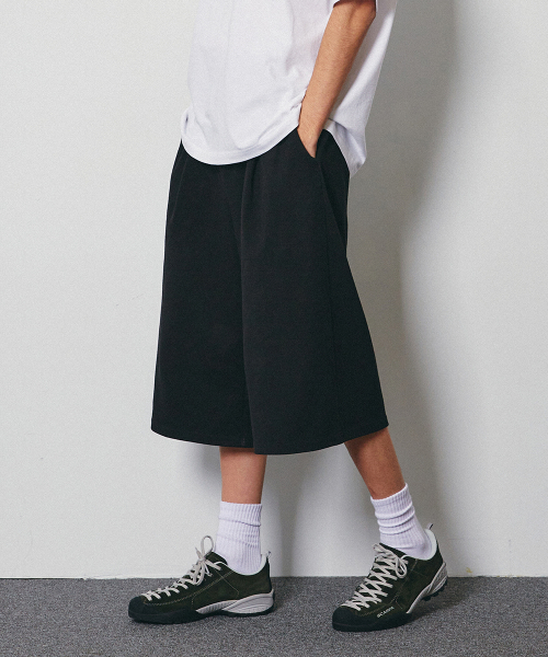 One-Tuck 8-Part Sweat Bermuda Pants Black