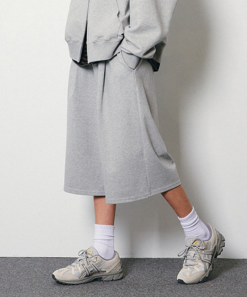 One-piece 8-part sweat bermuda pants grey