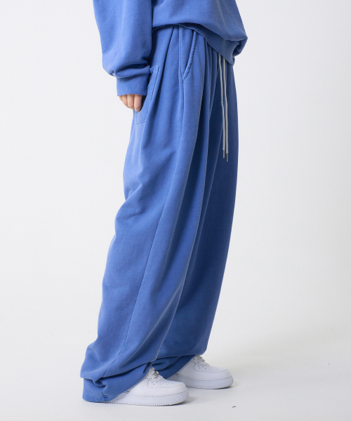 Daily Two Tuck Wide Pigment Sweat Pants Blue