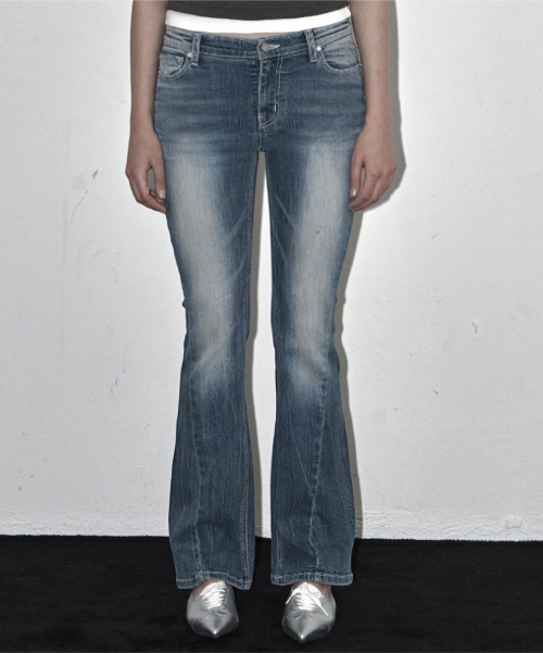 MUSINSA | SYNERJYN WRINKLE CAT WASHING LOW-RISE JEANS LIGHT BLUE