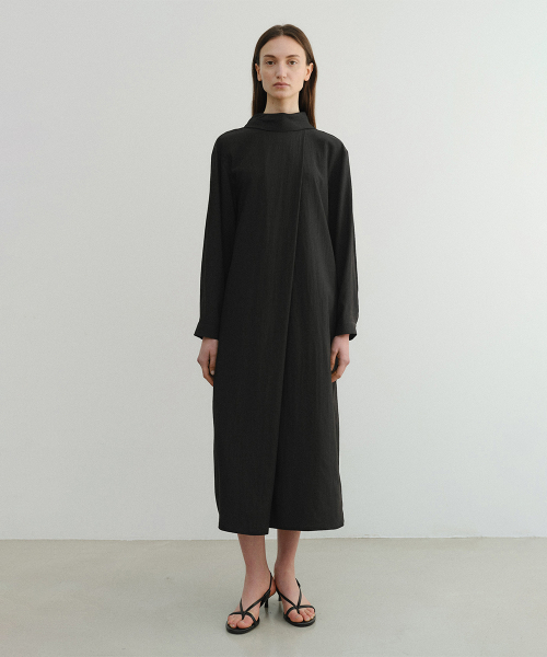 이아 BACK TIE MAXI DRESS (BLACK)