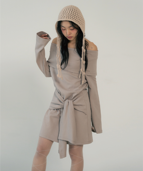 OFF SHOULDER TIED TOP (MOCHA)