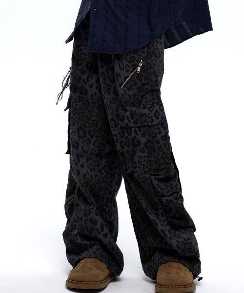 WRINKLE MIXED LEOPARD CARGO PANTS - NAVY