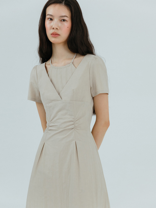 에트몽(ETMON) Halter-Neck Shirring Dress, Beige - 사이즈 에트몽(ETMON) Halter-Neck Shirring Dress, Beige - 사이즈
