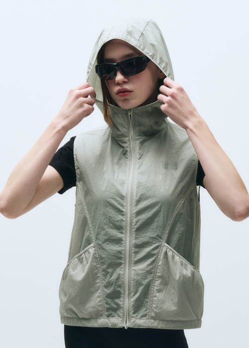 MOUVEMENT W NYLON HOOD VEST light gray