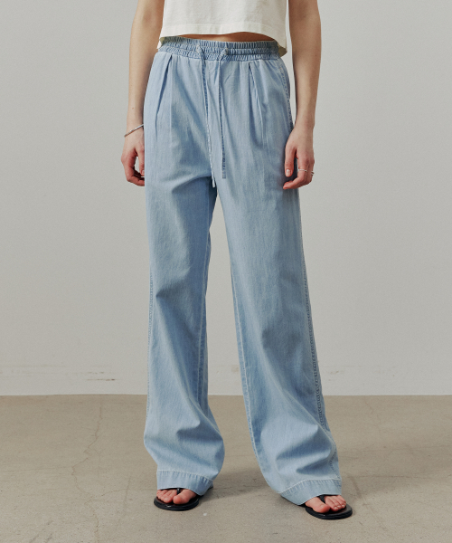 Джинсы Light tuck denim pants_LIGHT BLUE