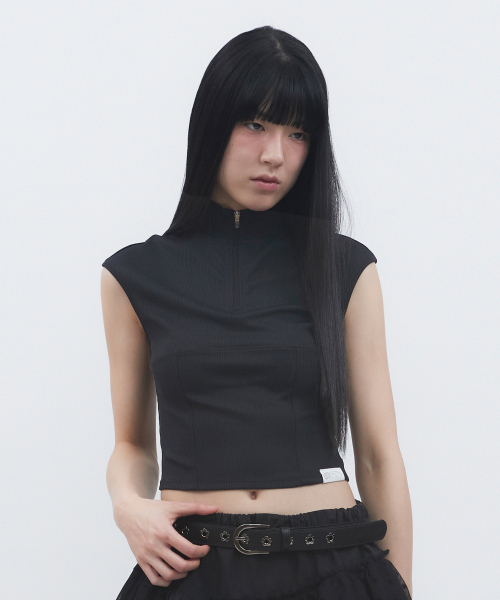 STRAPPY HALF-ZIP SLEEVELESS [BLACK]