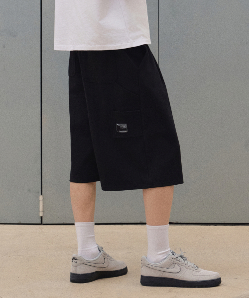 ONE TUCK CARPENTER SWEAT BUMUDAS SHORTS [BLACK]