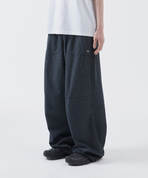 더콜디스트모먼트(THE COLDEST MOMENT) TCM starfish pin stripe pants