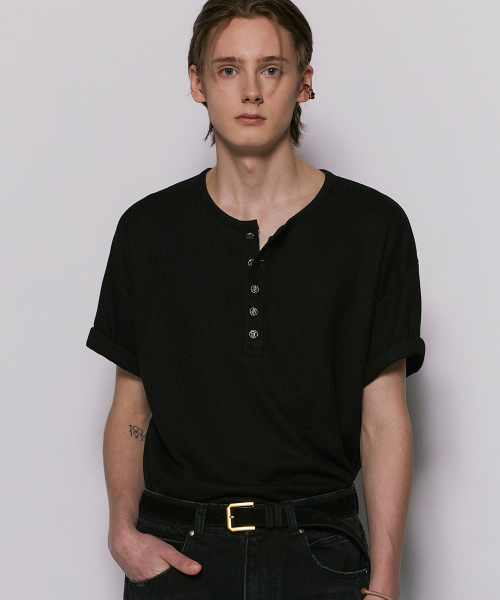 [웨슬리 휴스턴] W metal button henley neck knit black WH5B1R3500BLK