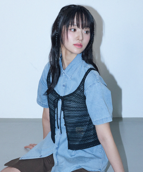 W CROCHET RIBBON VEST [BLACK]
