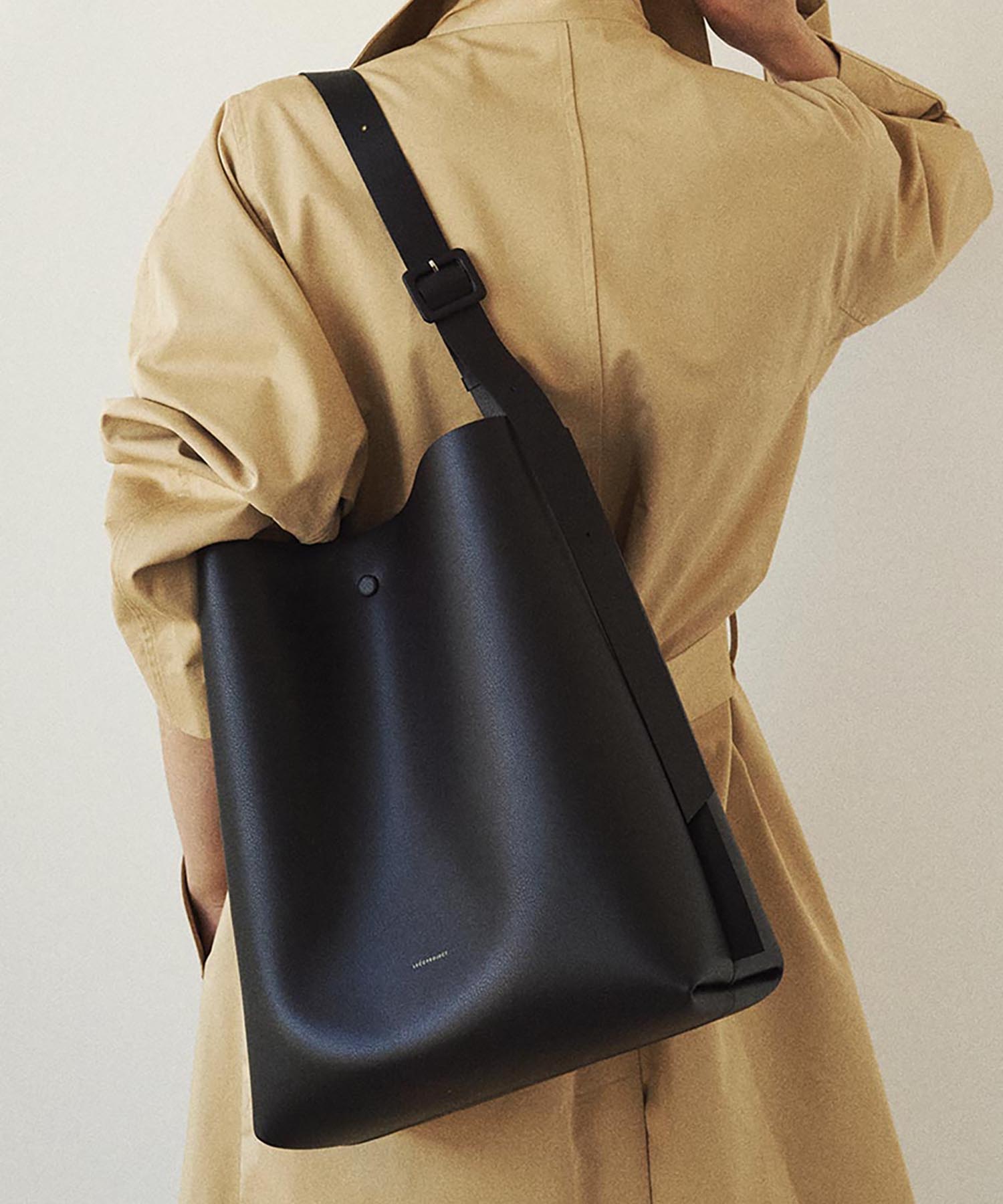 R.ARC BUCKET BAG L - 4 COLORS