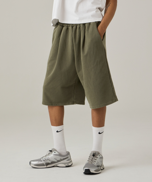 ㈜엘엔케이코퍼레이션 [어반에이지] 버뮤다 피그먼트 원턱 스웨트 숏 팬츠 카키 U5SSB07KK