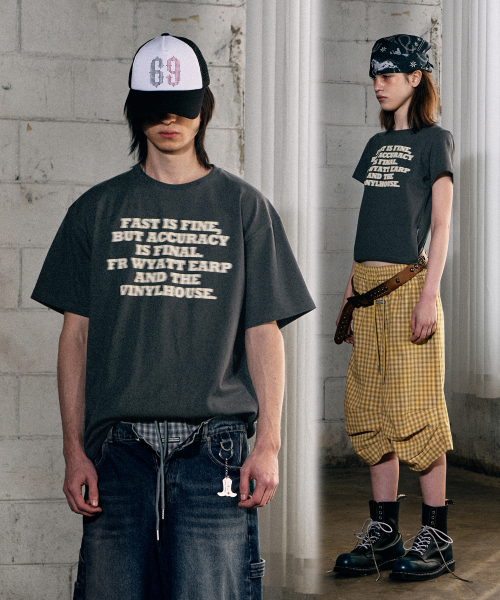 GUNFIGHT TYPO TEE CHARCOAL