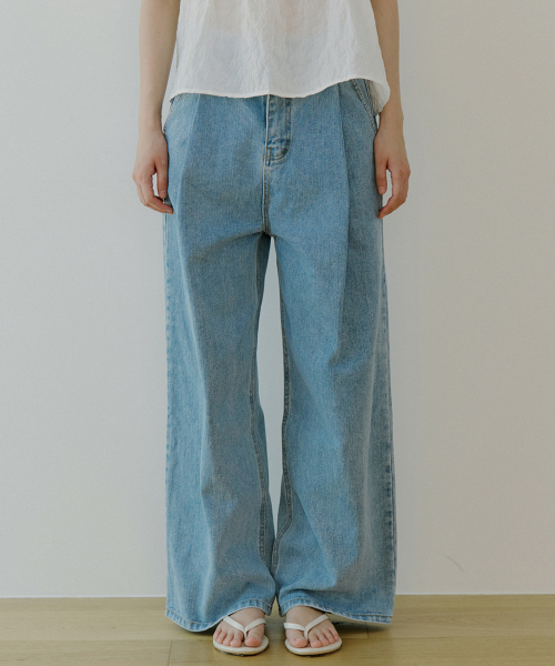 WOI ONE TUCK WIDE DENIM LIGHT BLUE
