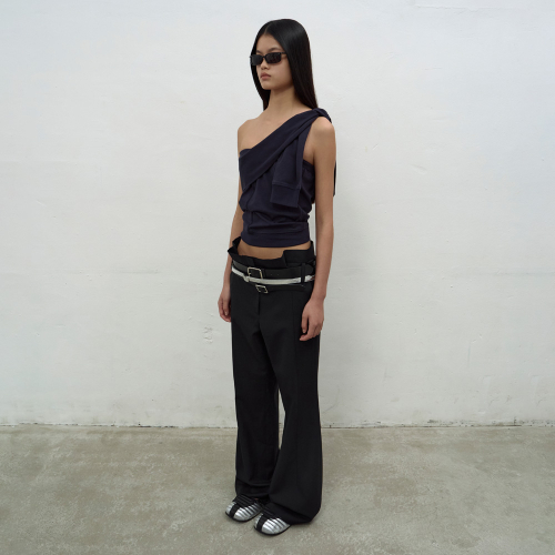 PLEATS DETAIL FLARED TROUSERS (BLACK)