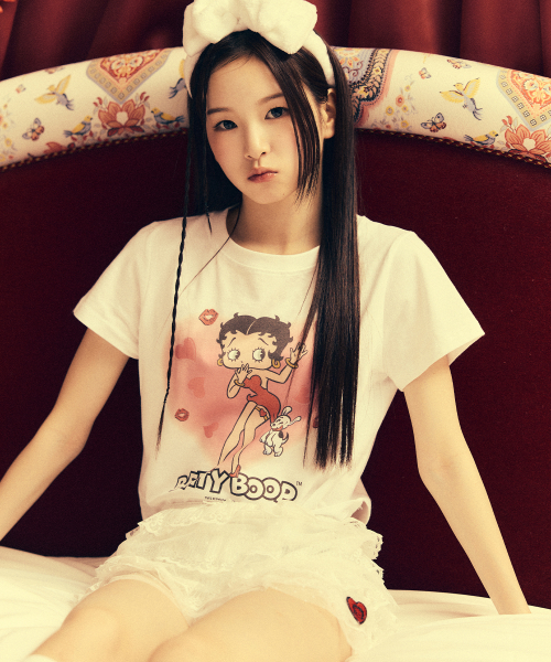 캔버스() [힛지스 착용] 베티붑 하트 컨페티 세미크롭 반팔티_화이트 상품 이미지