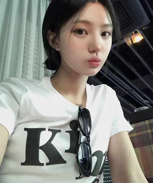 (Унисекс) Messy Alpha логотип Tee White