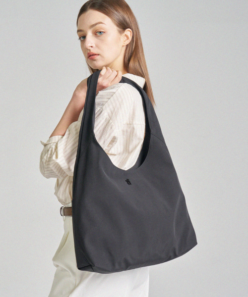 TRM Recycle нейлон Wrinkle Hobo Bag T37W