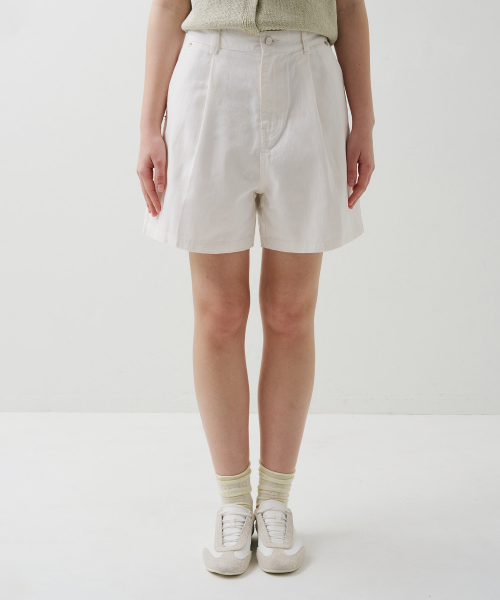 WIDE TWO-TUCK HALF-PANTS WHITE
