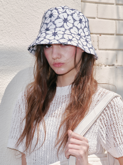 Flower Eyelet Bucket Hat(White-Navy)
