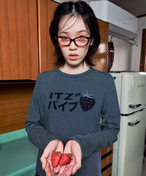Tシャツ・カットソー ITZAVIBE STRAWBERRY LOGO LONG SLEEVE 5BMR0050 잇자바이브(ITZAVIBE) STRAWBERRY LOGO LONG SLIM SLEEVE