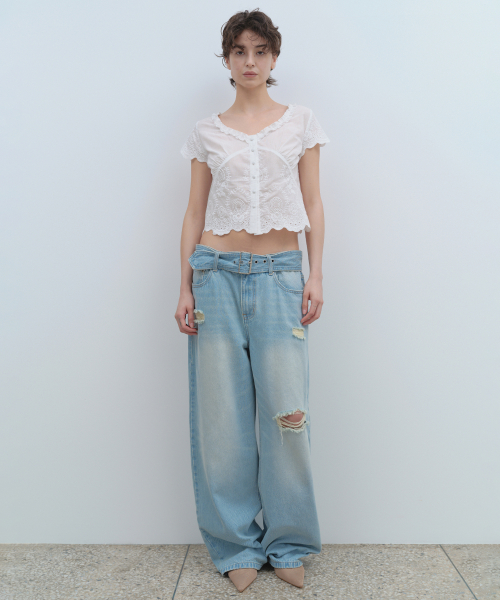 Широкие джинсы с ремнем и потертостями [Washed Blue]