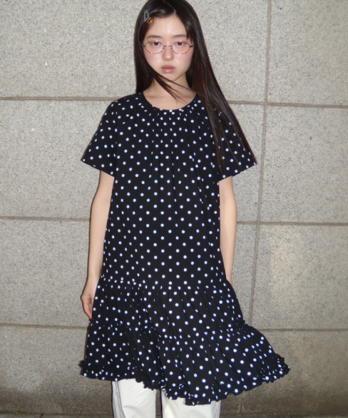 론론(RONRON) FRILL SHORT SLEEVE ONEPIECE DRESS BLACK WHITE 론론(RONRON) FRILL SHORT SLEEVE ONEPIECE DRESS BLACK WHITE