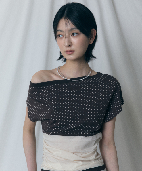★LARTIGENT★ L17 DOT ONESHOULDER TOPPINK 라티젠(LARTIGENT) L17 DOT ONE-SHOULDER TOP(BROWN) - 사이즈