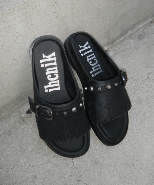 이크닉() r. 909  tassel stud slides  /  black 상품 이미지