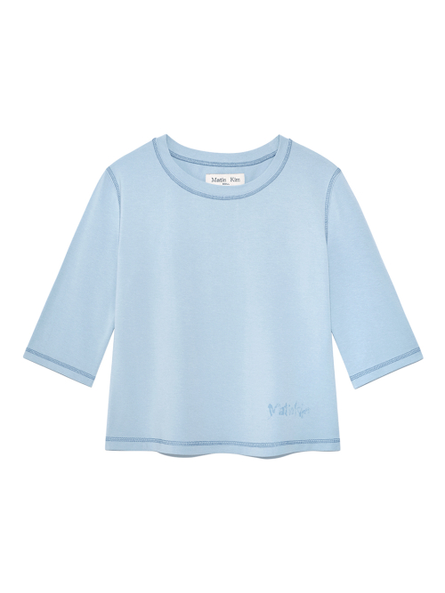 마뗑킴(MATIN KIM) THREE QUARTER LOGO SLIM TOP IN LIGHT BLUE