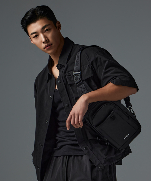 라이프워크() 라독 금속 장식 로고 슬링백 상품 이미지