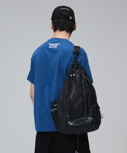 오프닝프로젝트() Cross Zip Mesh Pocket String Bag - Black 상품 이미지