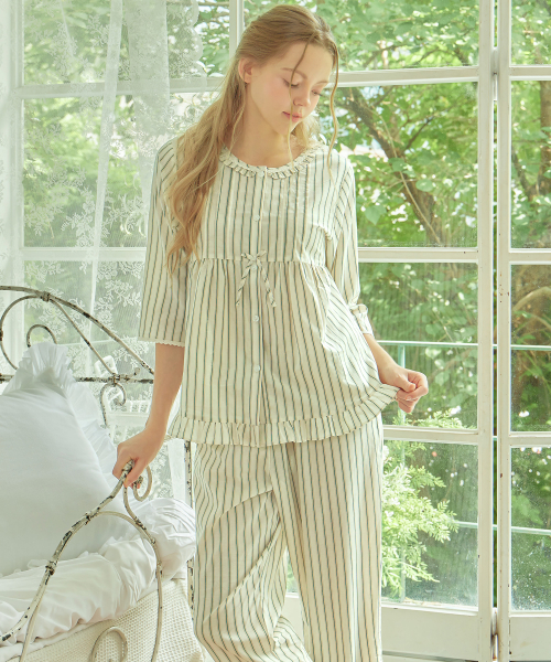 Leaf ST Women Three-Quarter-Sleeved Pajamas Set