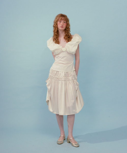 【LOULOUSEOUL】Satin Tuck Pleats Skirt (Cream) 루루서울(LOULOUSEOUL) Satin Tuck Pleats Skirt (Cream