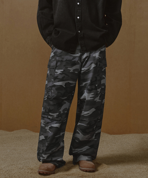 무신사 스탠다드() 카무플라주 엑스트라 와이드 카고 팬츠 [다크 그레이/카모] 상품 이미지