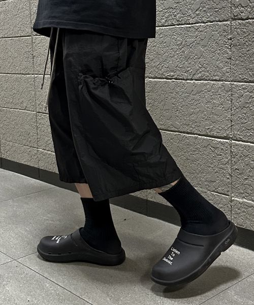 Нейлоновые бермуды с карманами (Black)